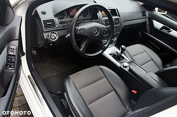 Mercedes-Benz Klasa C 180 BlueEFFICIENCY Avantgarde - 16