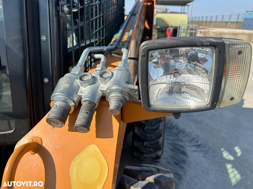 Case SR 210 LOADER - 17