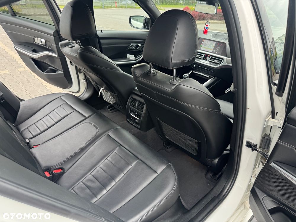 BMW Seria 3 330i M Sport sport - 14