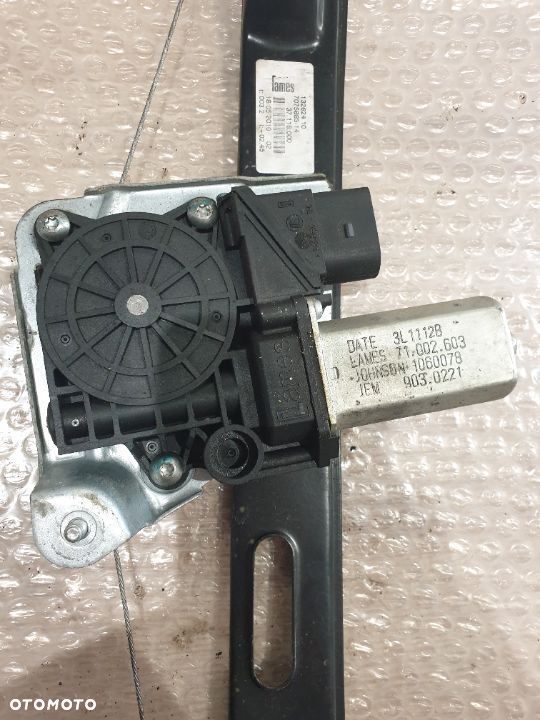 132624 10 Podnośnik Szyb (prawy tył) do pojazdu marki BMW E90