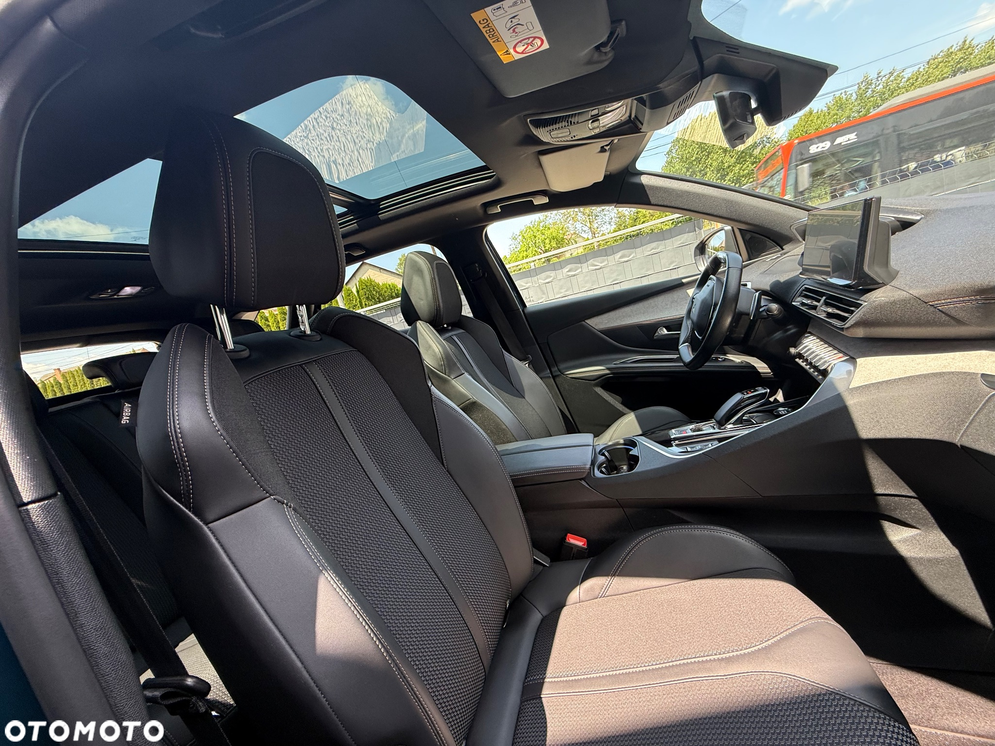Peugeot 3008 Plug-In Hybrid 225 e-EAT8 GT - 11
