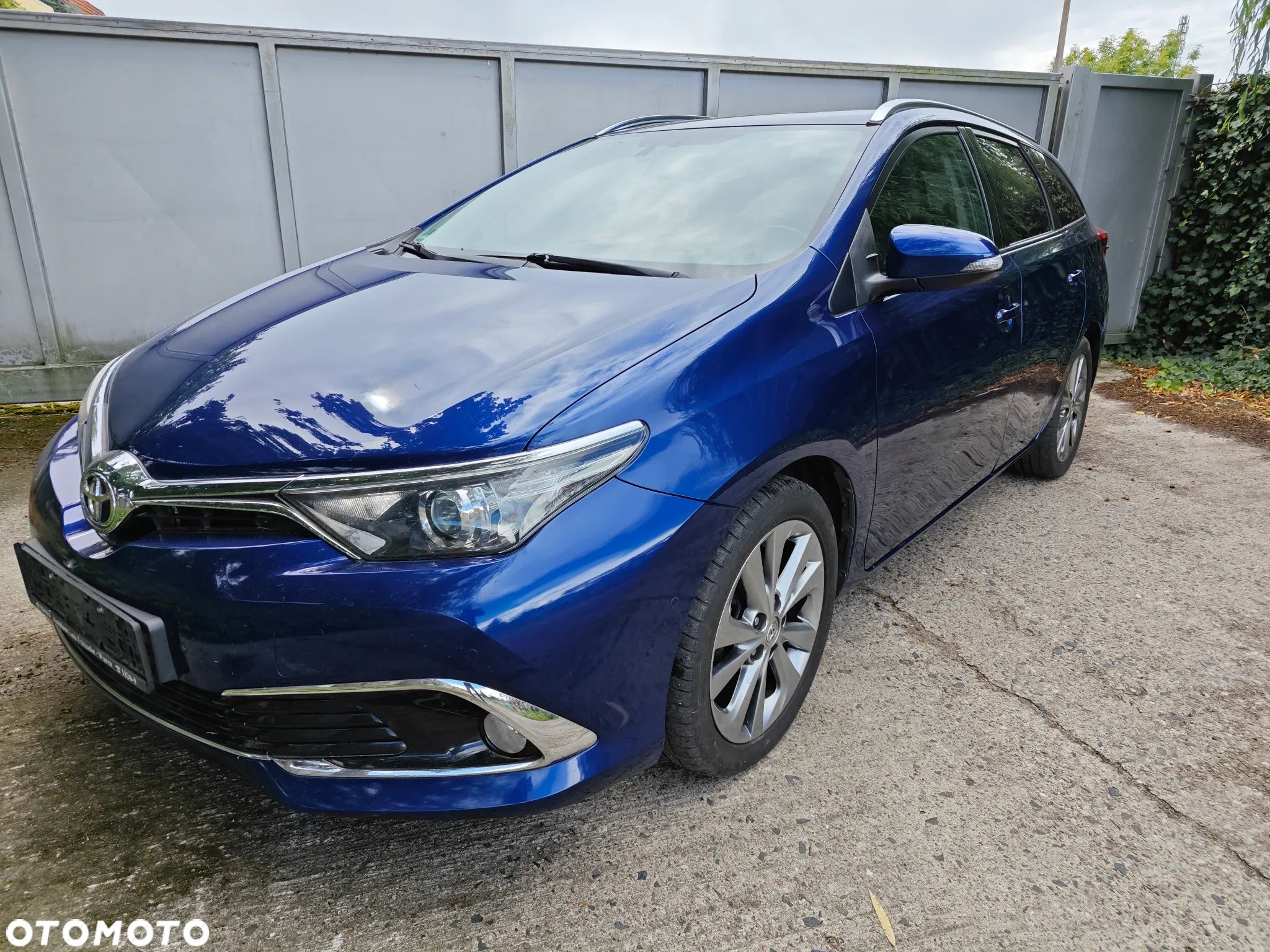 Toyota Auris 1.6 D-4D Touring Sports Executive - 1
