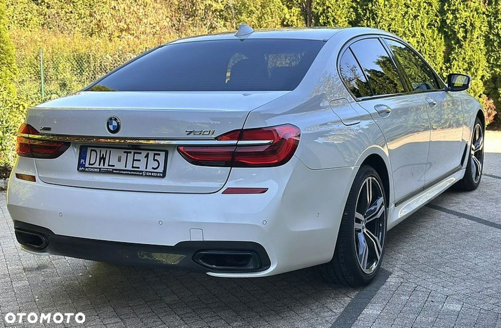 BMW Seria 7 - 32
