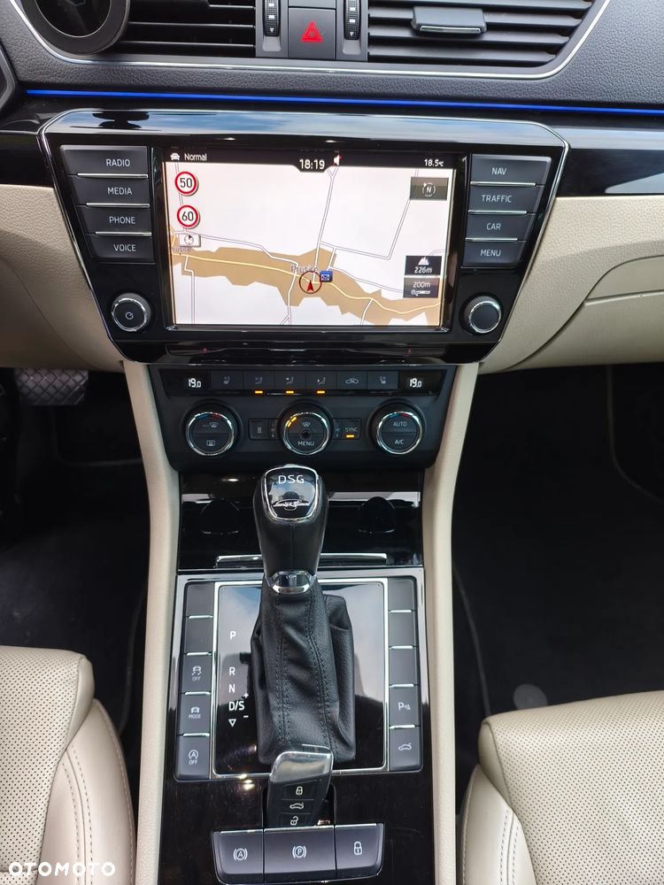 Skoda Superb 2.0 TDI L&K - 18