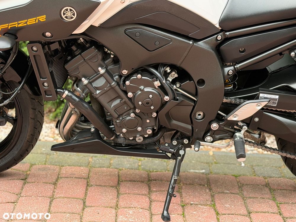 Yamaha FZ8 - 16