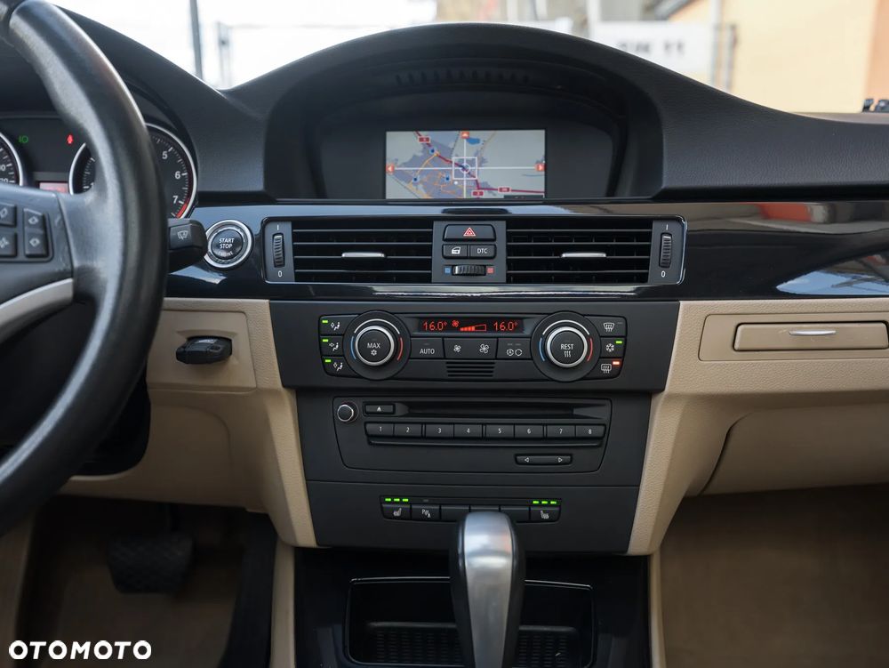 BMW Seria 3 325i Edition Exclusive - 26