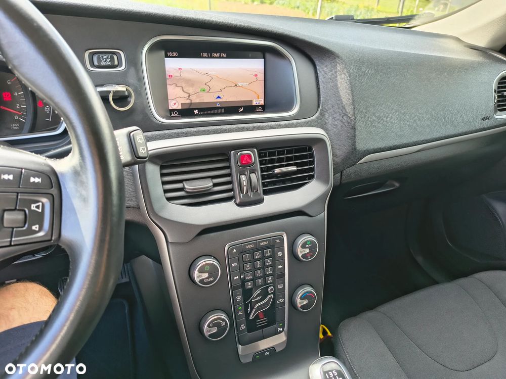 Volvo V40 D2 Momentum - 24