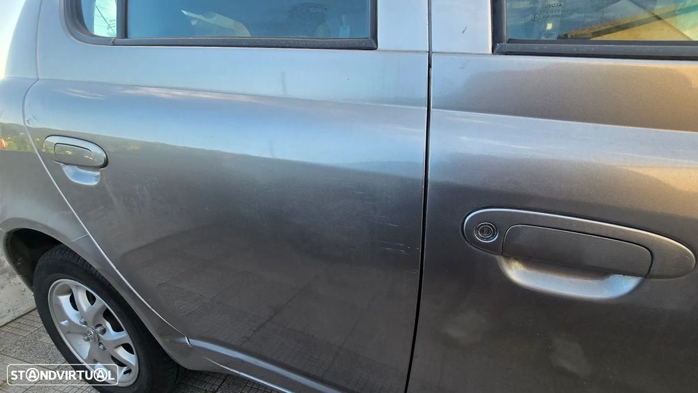 Toyota Yaris 1.0 Sol AC - 9