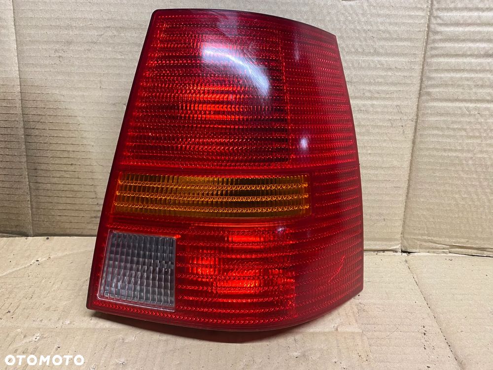 LAMPA TYLNA PRAWA VOLKSWAGEN VW GOLF IV 1J9945258A - 1