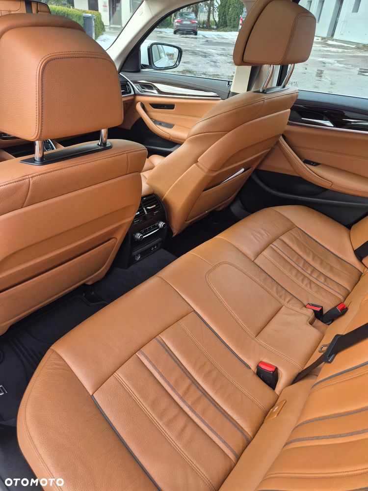 BMW Seria 5 530d xDrive Luxury Line sport - 13
