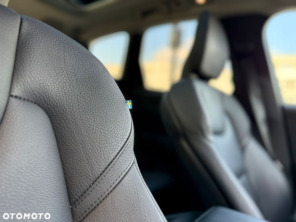 Volvo XC 60 B5 B AWD Plus Dark - 26
