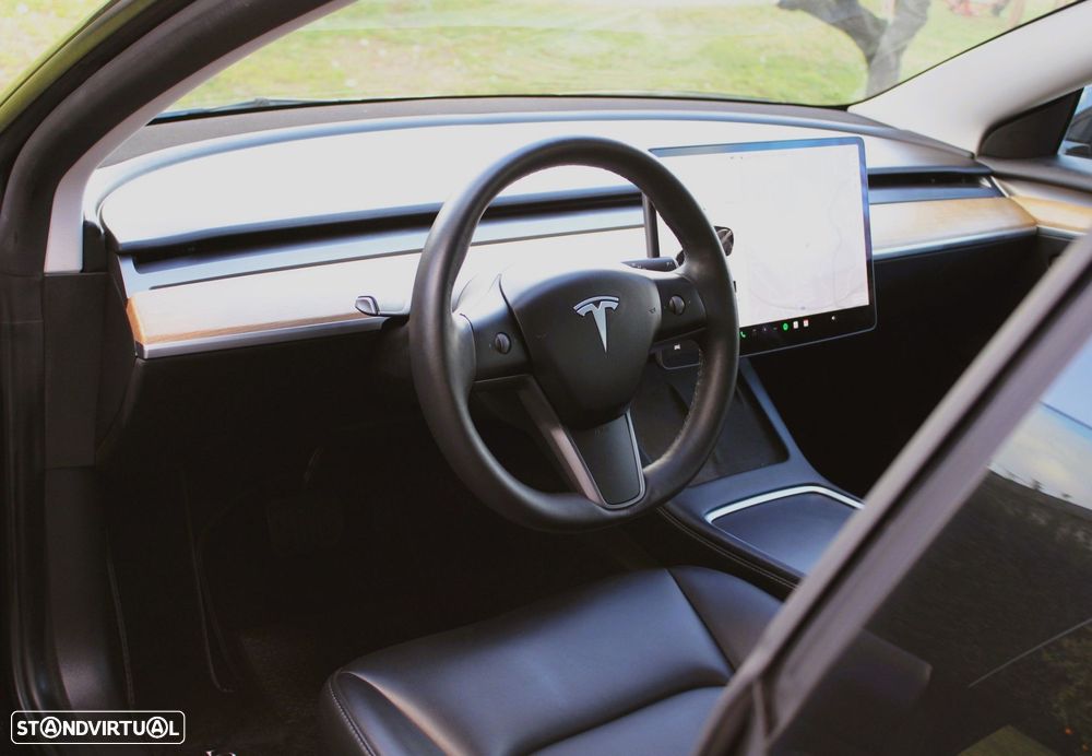 Tesla Model 3 - 7