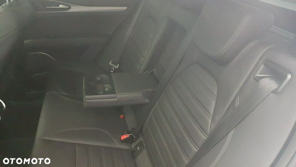 Alfa Romeo Stelvio - 17