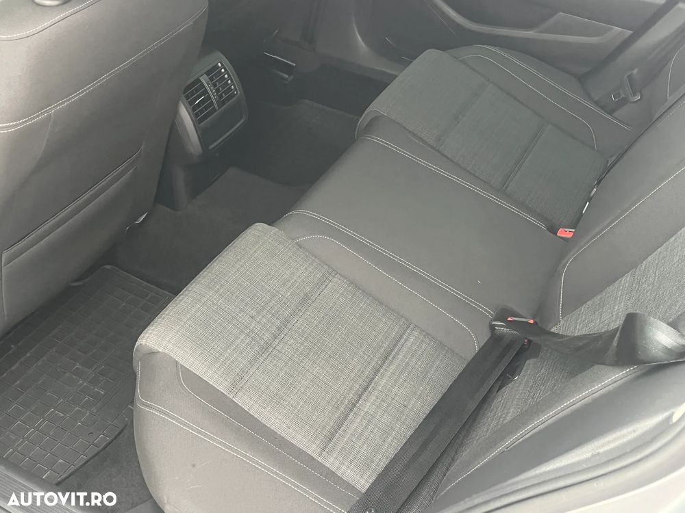 Volkswagen Passat 2.0 TDI DSG Comfortline - 23