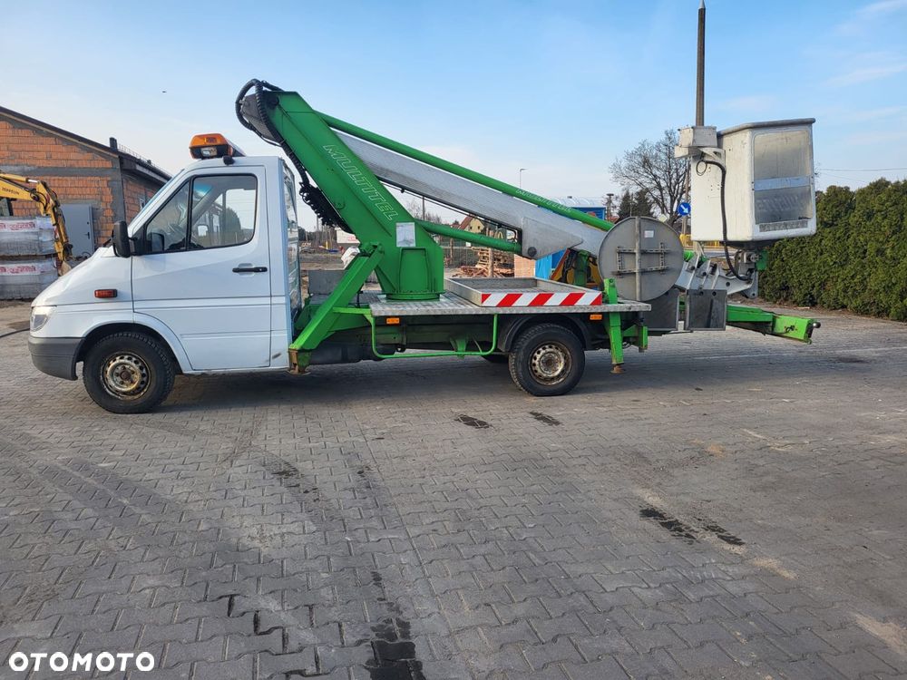 Mercedes-Benz 208D - 1