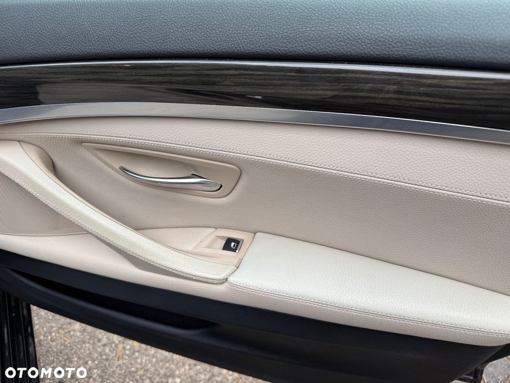 BMW Seria 5 525d xDrive Luxury Line - 26