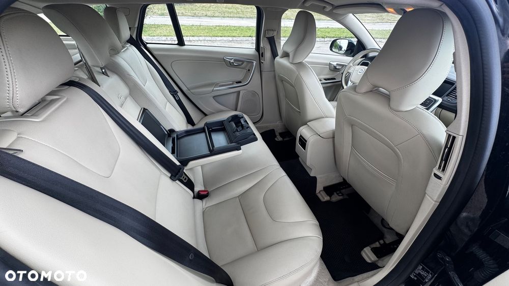Volvo V60 Cross Country T5 AWD Summum - 14