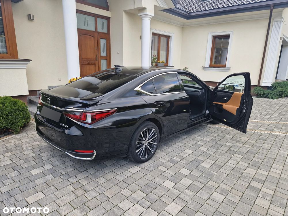 Lexus ES - 10