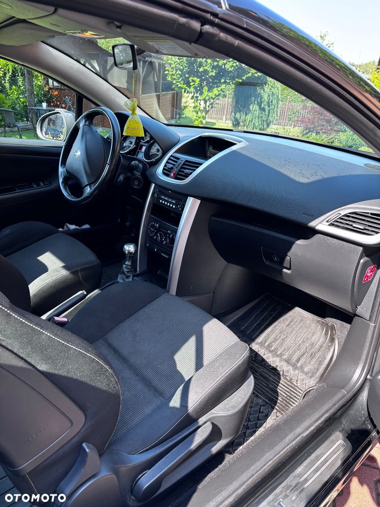 Peugeot 207 - 8