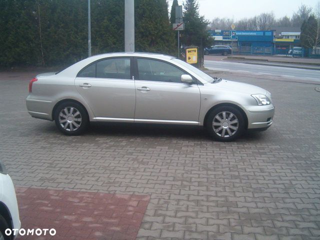 Toyota Avensis - 4