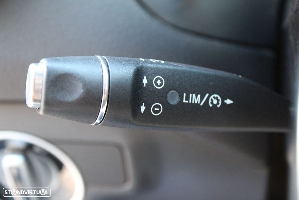 Mercedes-Benz CLA 200 d Shooting Brake 8G-DCT AMG Line - 16