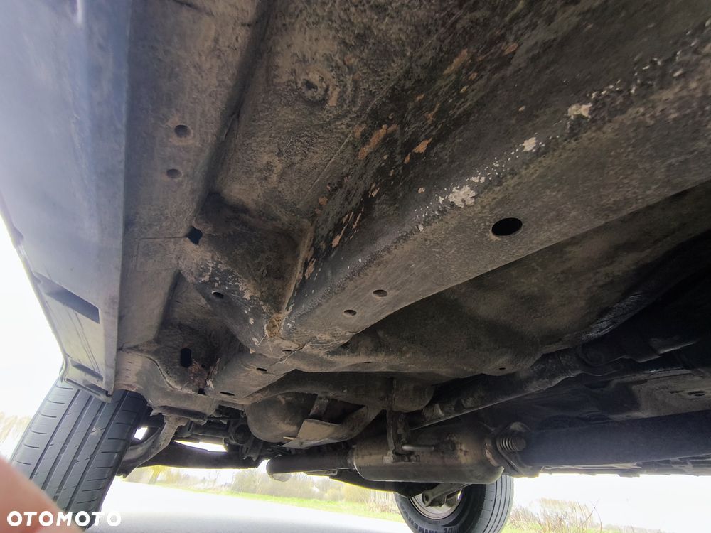 Suzuki Grand Vitara 2.0 Comfort + - 21