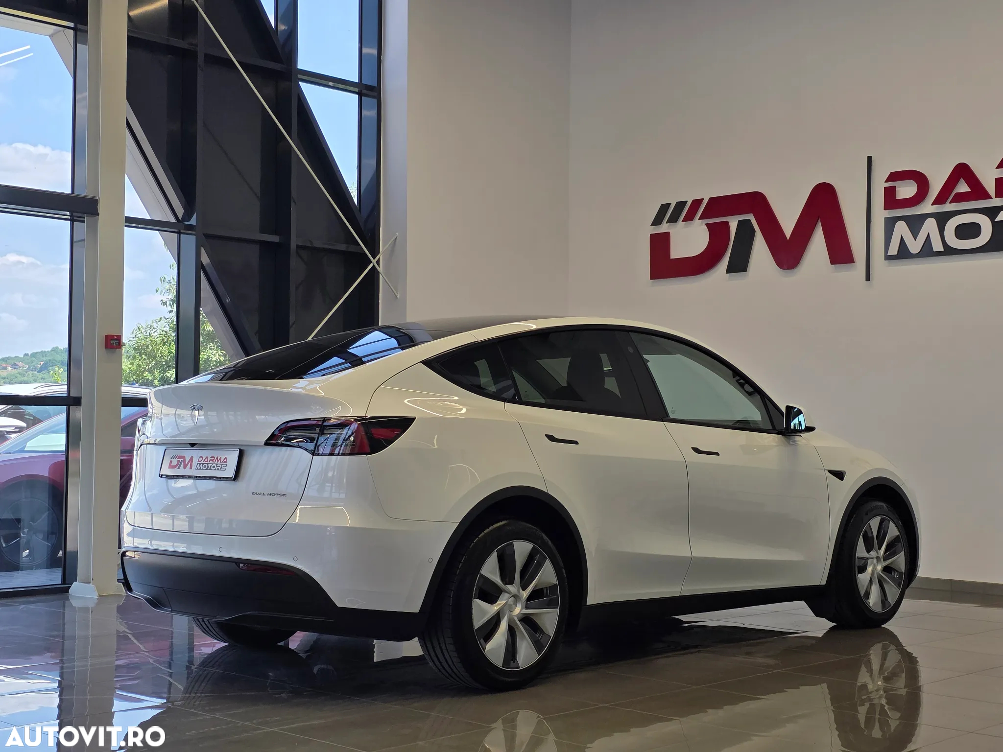 Tesla Model Y Long Range Dual Motor AWD - 5
