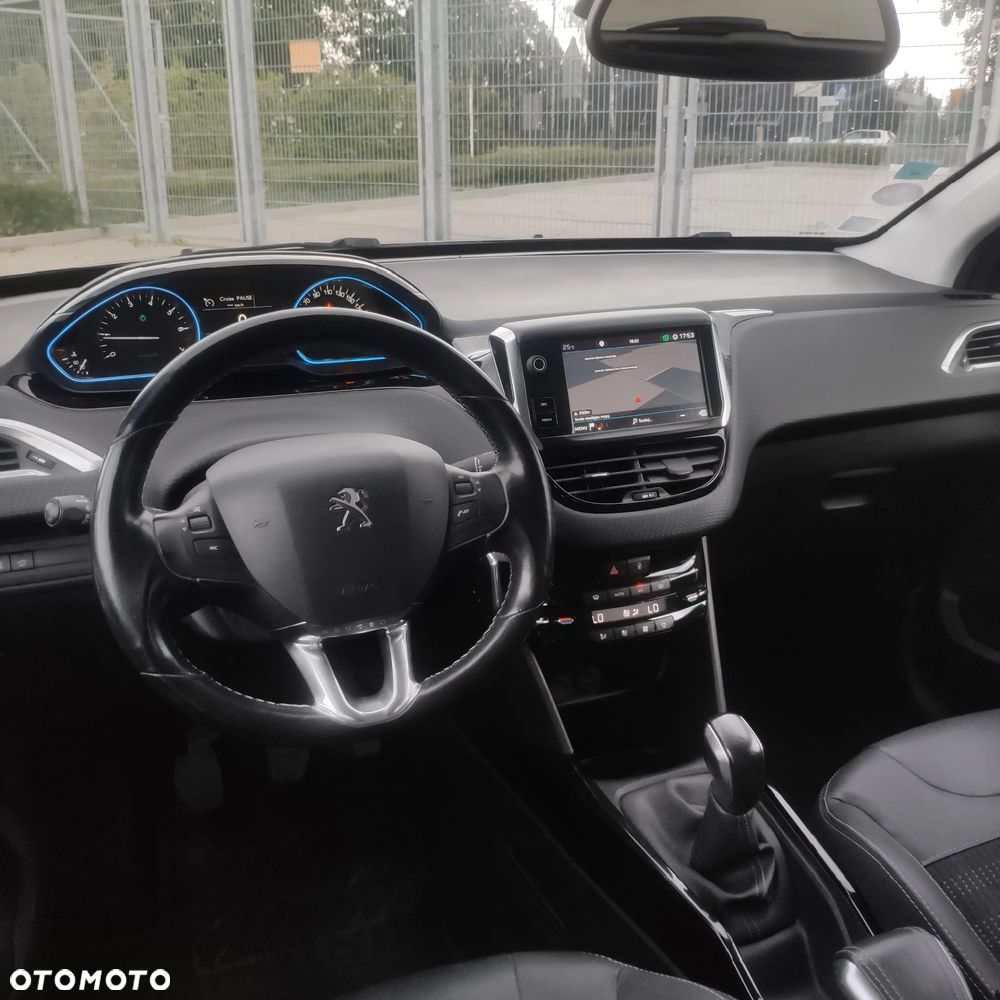 Peugeot 2008 1.2 Pure Tech Allure S&S - 8