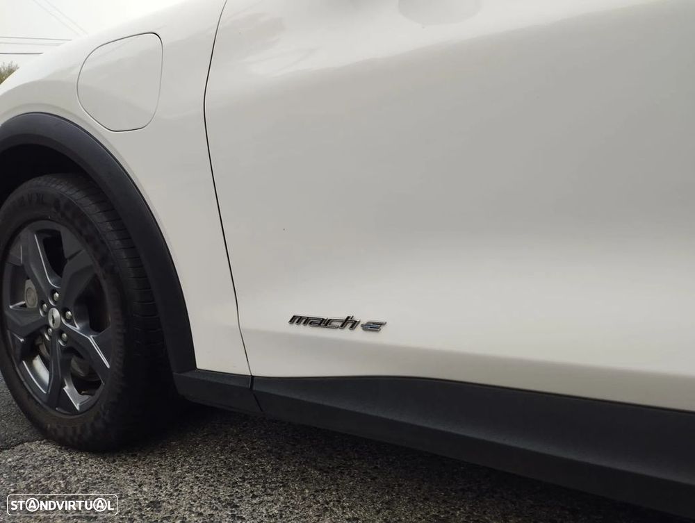 Ford Mustang Mach-E - 12