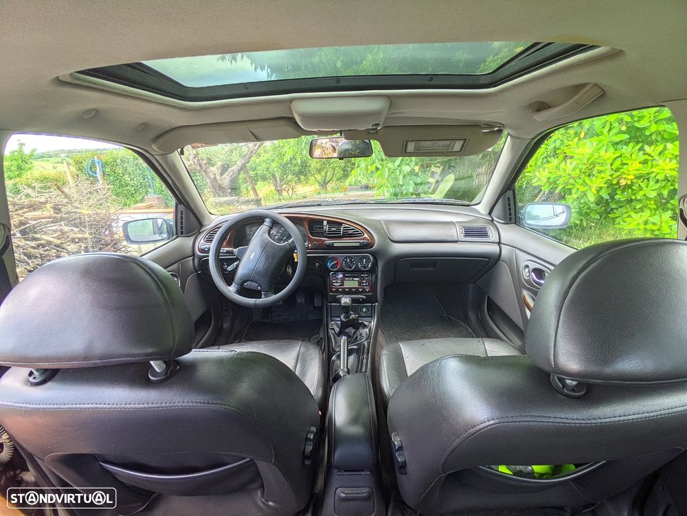 Ford Mondeo 2.0i Ghia - 6