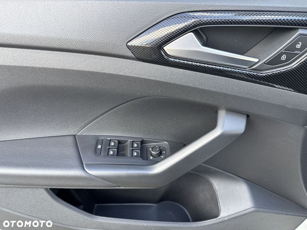 Volkswagen T-Cross - 17