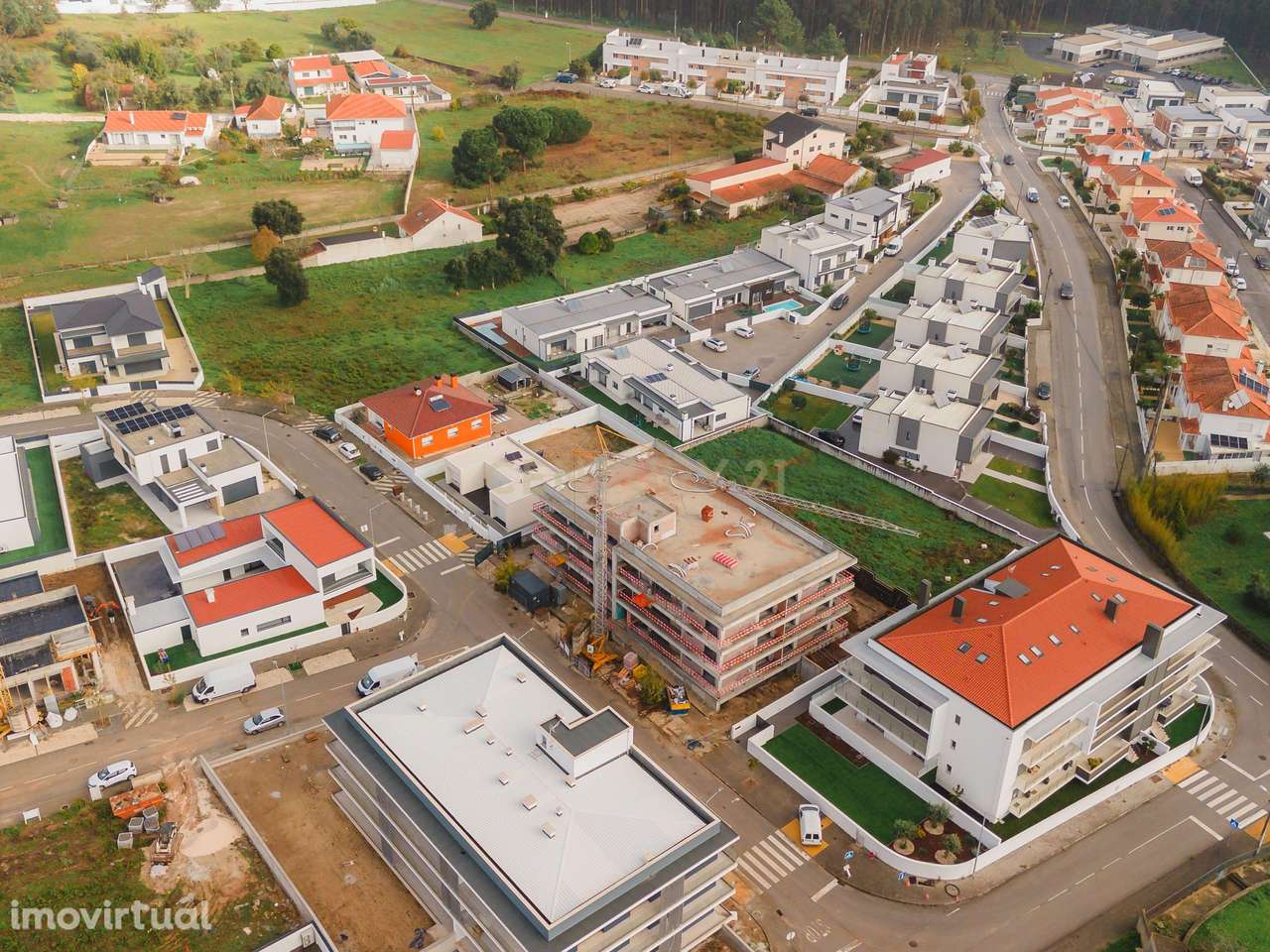 EDIFÍCIO ESSENZA | PARCEIROS — T4 NOVO com Logradouro - Grande imagem: 2/13