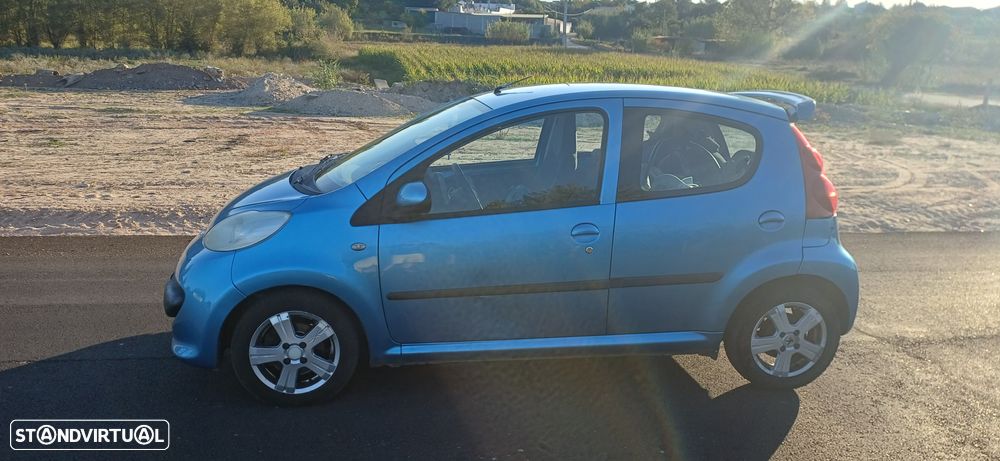 Peugeot 107 1.0 Trendy - 2