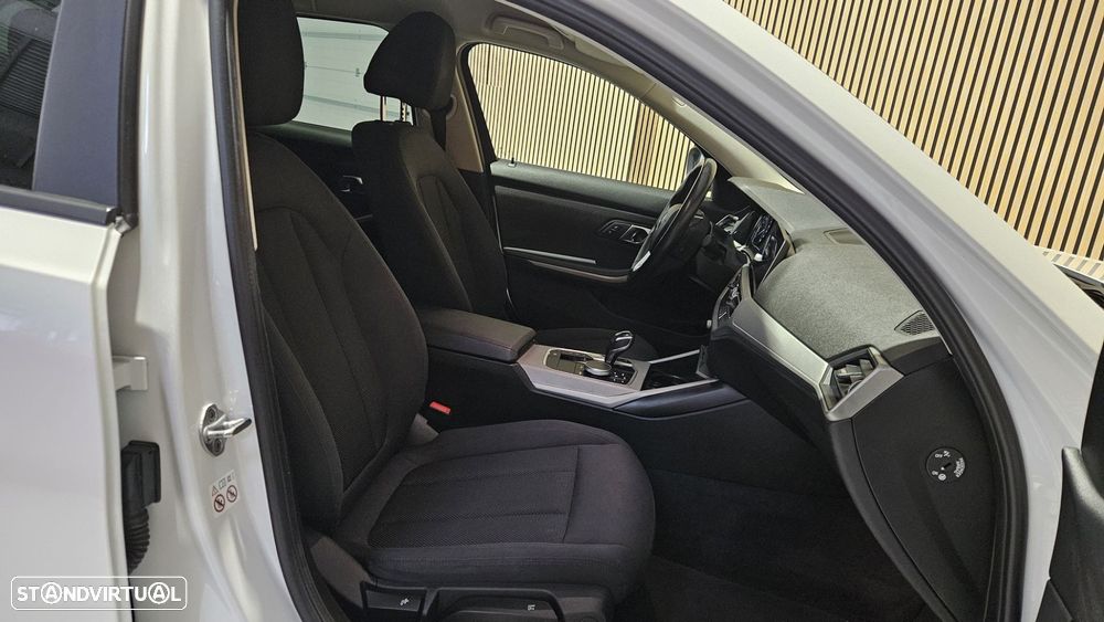 BMW 330 e Auto - 17