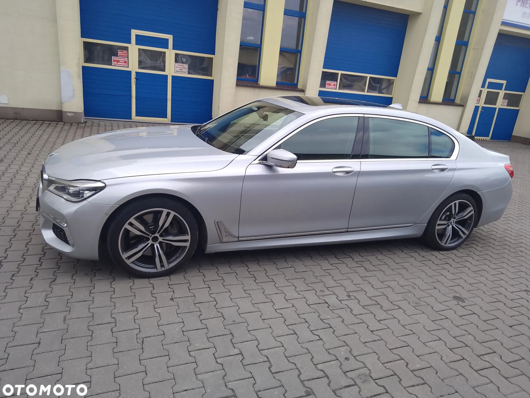 BMW Seria 7 750i xDrive - 3