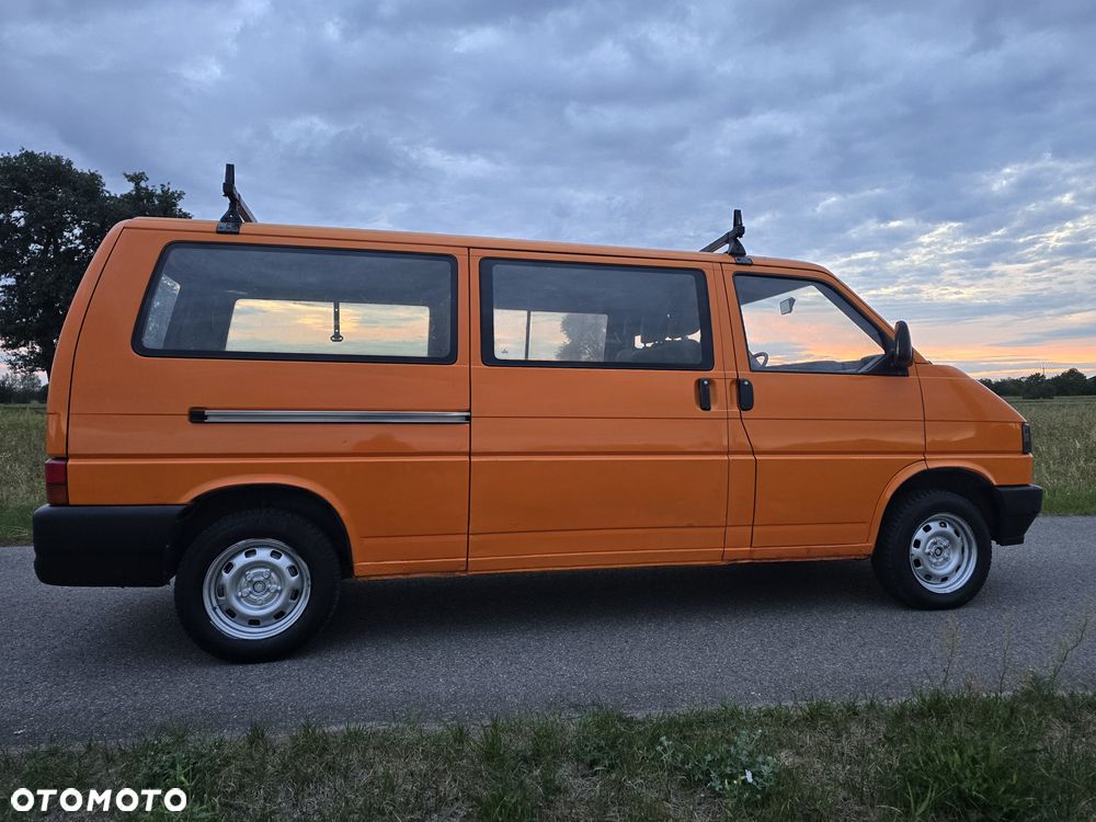 Volkswagen Caravelle - 1