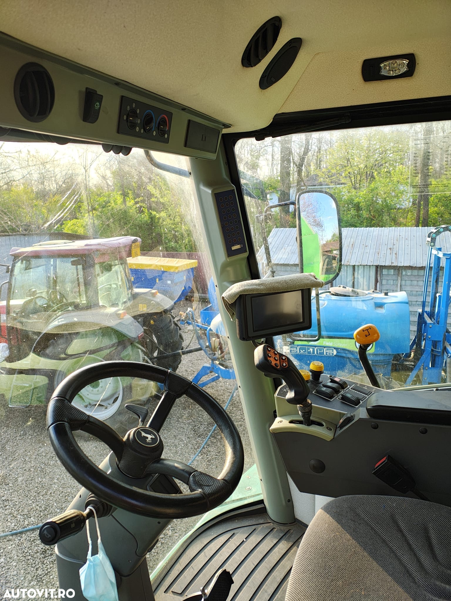 John Deere W330 - 8