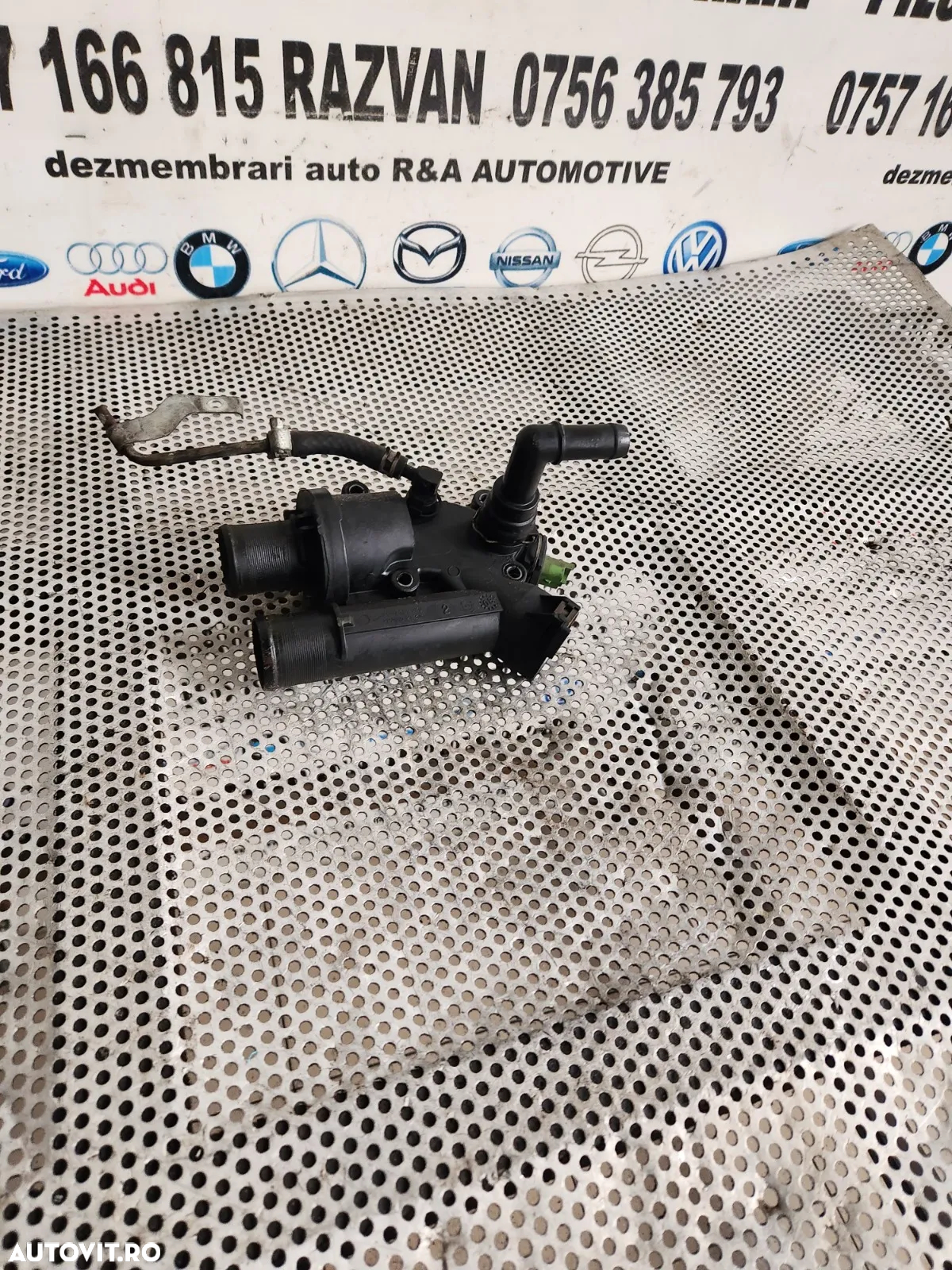 Corp Termostat Distribuitor Apa Citroen C5 C6 C8 C-Crosser Peugeot 4007 Mitsubishi Outlander Land R - 4