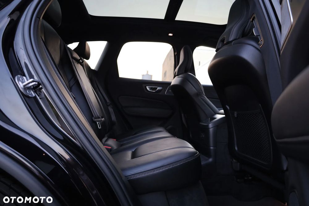 Volvo XC 60 T8 AWD Ultra Black Edition - 24