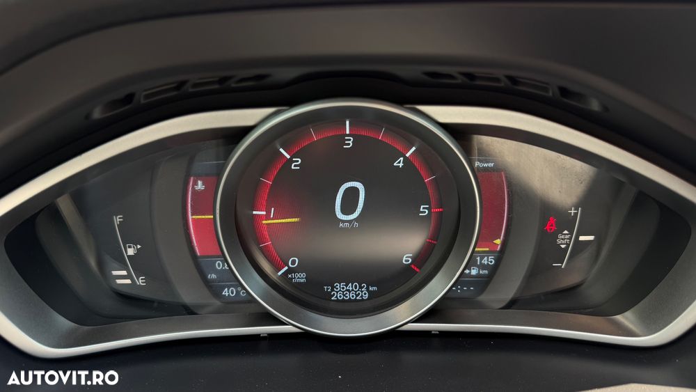 Volvo V40 D2 Momentum - 24