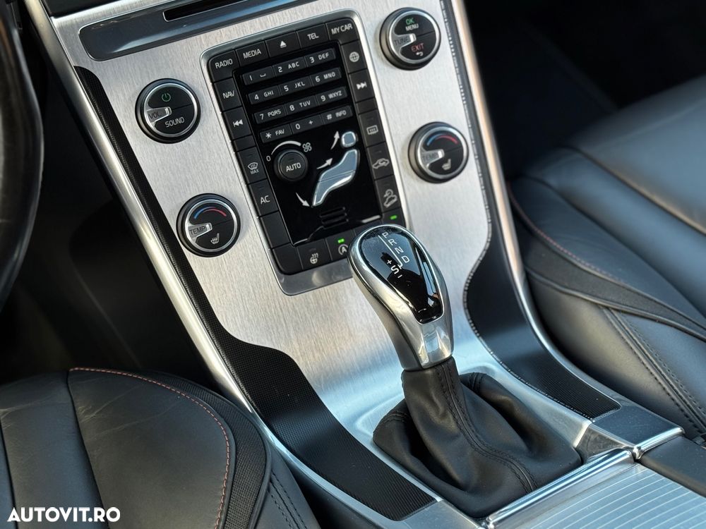 VOLVO XC60 2016 — imagine 17