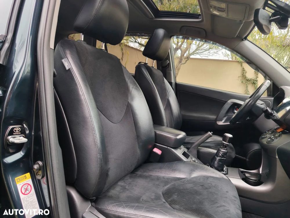 Toyota RAV4 2.2 D-4D 4x4 - 15