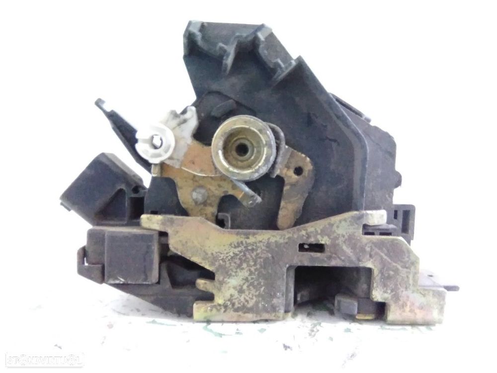 FECHADURA PORTA FRONTAL DIREITA FORD FOCUS SEDAN 2004 -489103A1E0328CL - 2