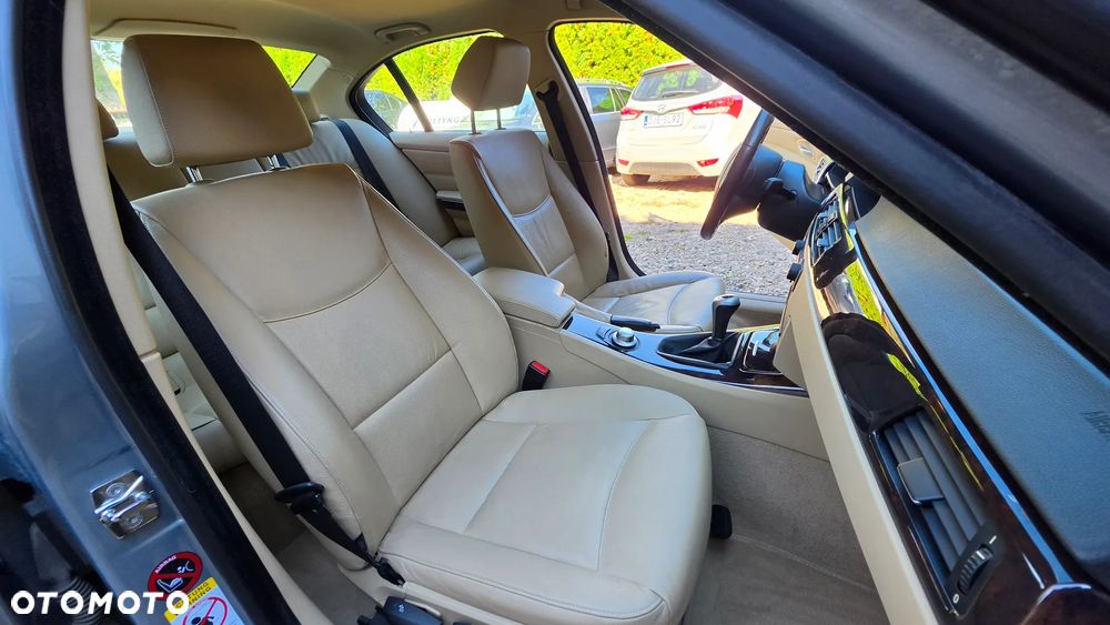 BMW Seria 3 318i - 21