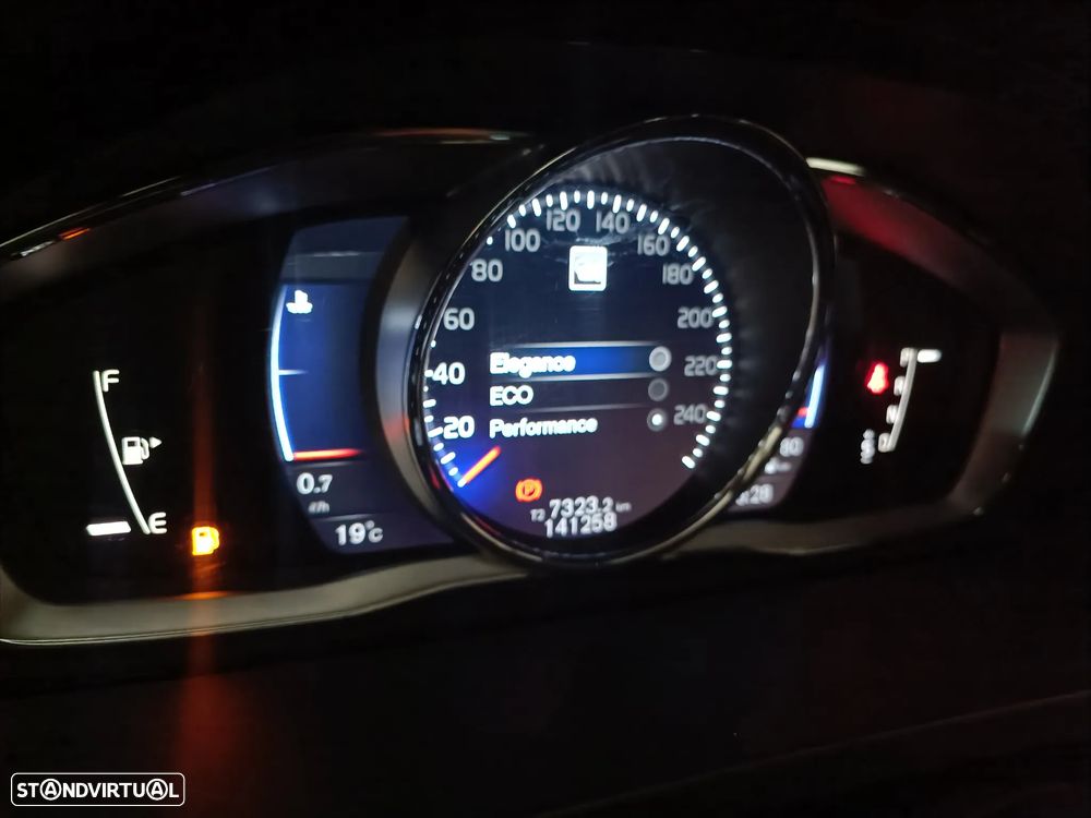 Volvo V60 D3 Geartronic R-Design - 16