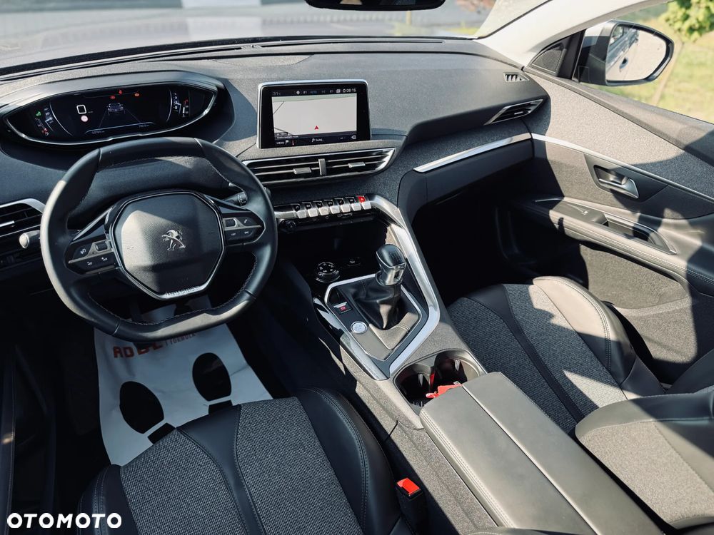 Peugeot 3008 1.2 PureTech Allure S&S - 24