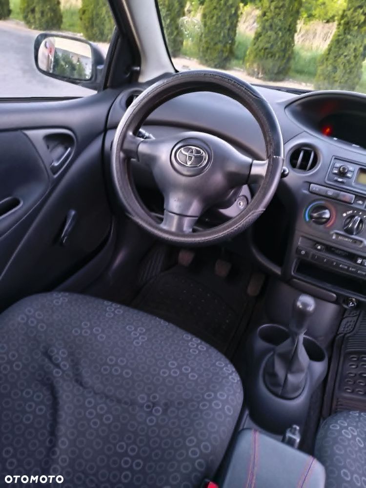 Toyota Yaris 1.0 Base - 29