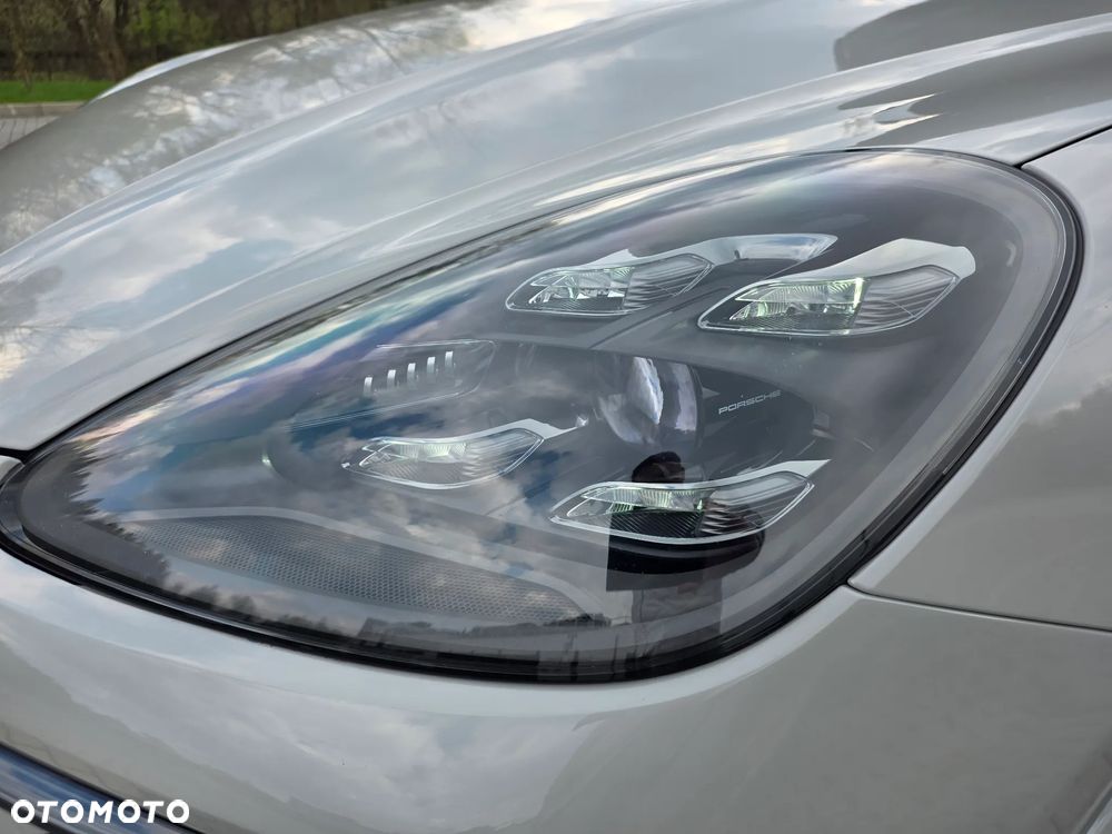 Porsche Cayenne E-Hybrid PHEV Black Edition - 36