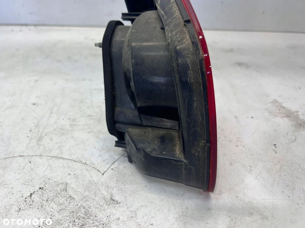 LAMPA PRAWY TYŁ Z KLAPY VW TIGUAN 5N0945094B - 2