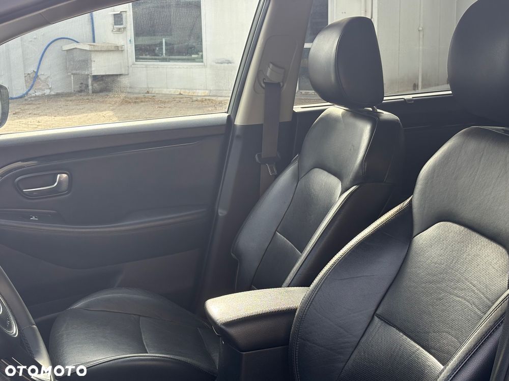 Kia Carens - 11